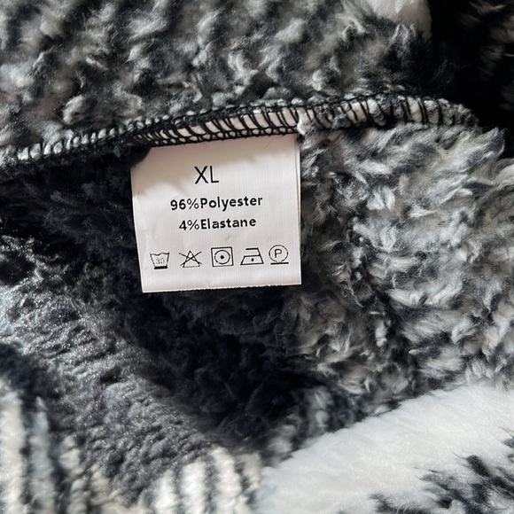 Black And White Buffalo Plaid Shirt Size XL Cozy And Soft NWOT - Picture 7 of 8